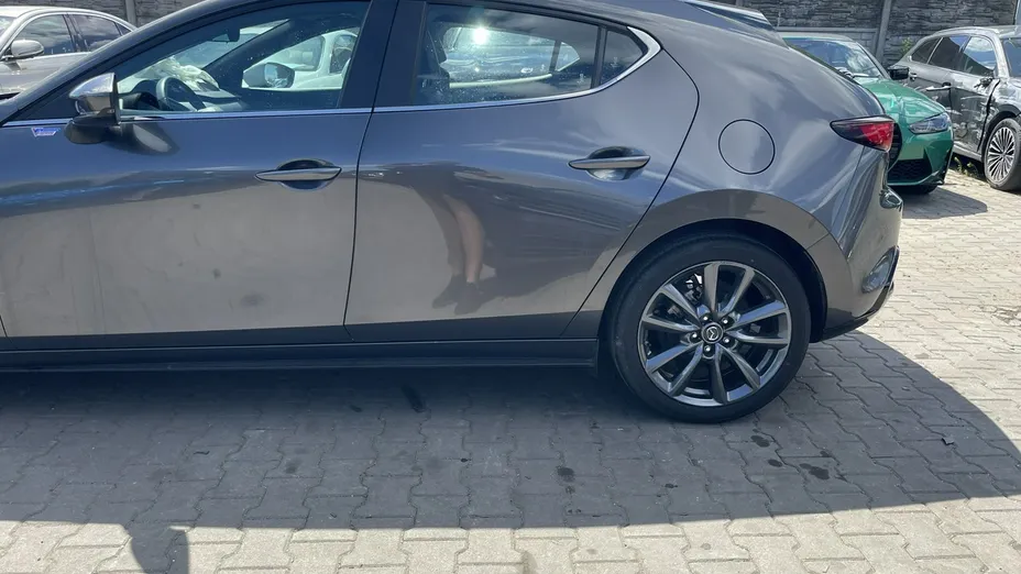 MAZDA 3 -