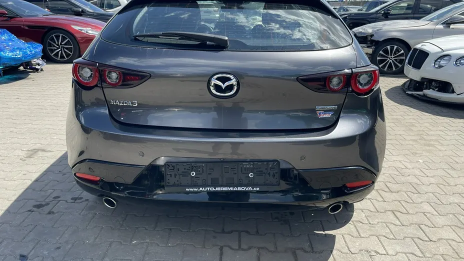 MAZDA 3 -