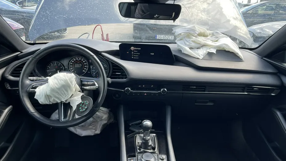 MAZDA 3 -