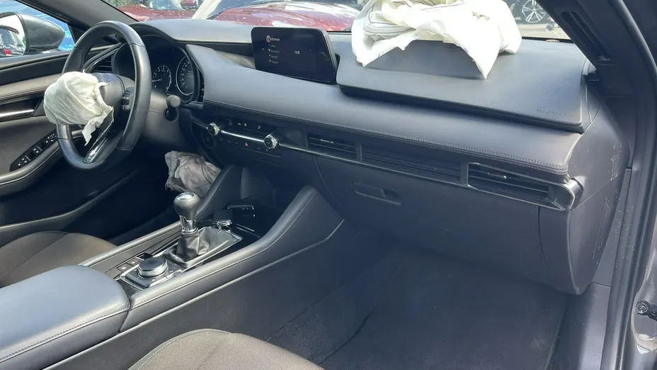 MAZDA 3 -