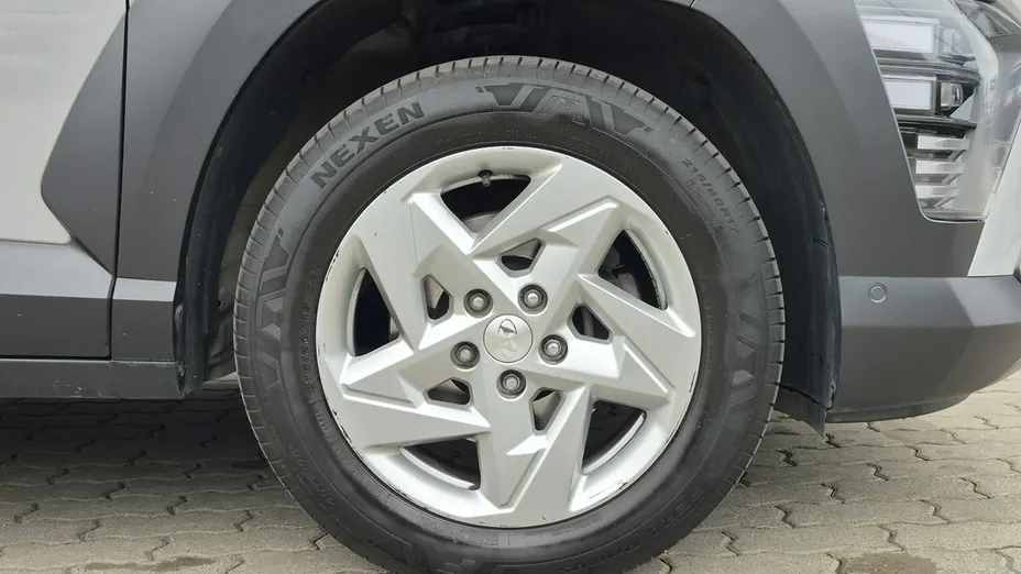 HYUNDAI Kona -