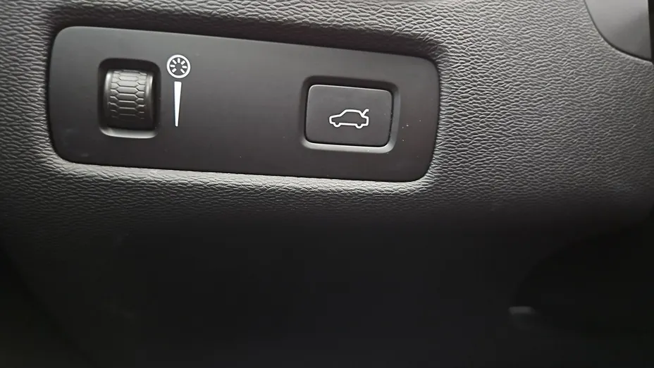 VOLVO XC60 -
