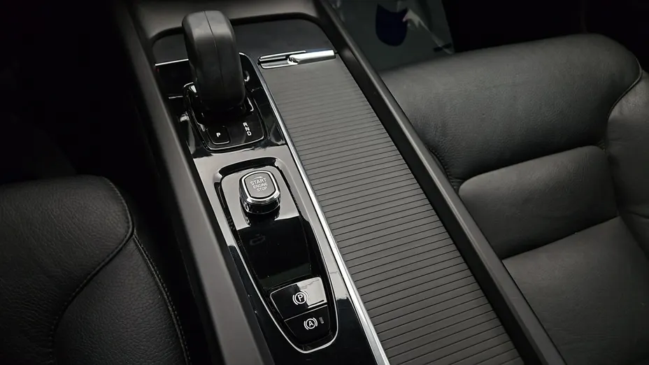 VOLVO XC60 -