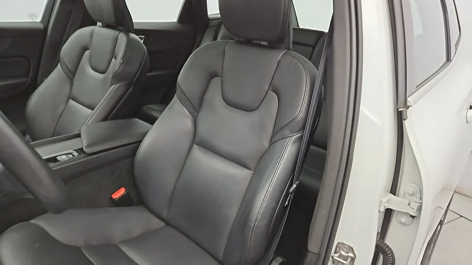 VOLVO XC60 -