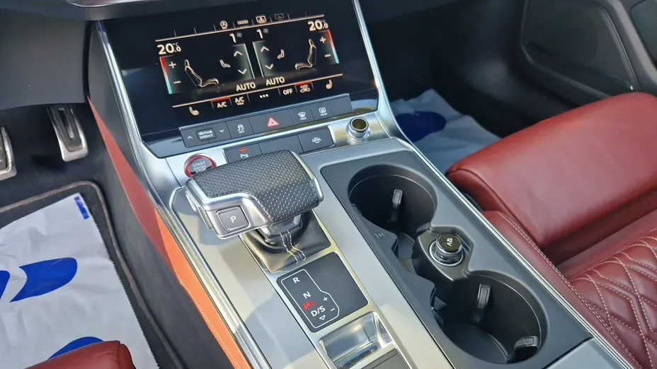 AUDI S6 -