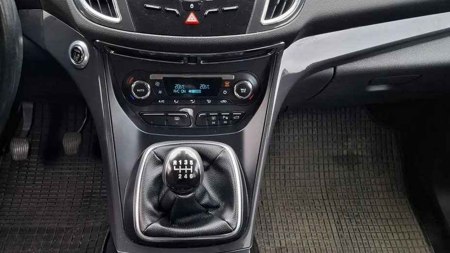 FORD Kuga -