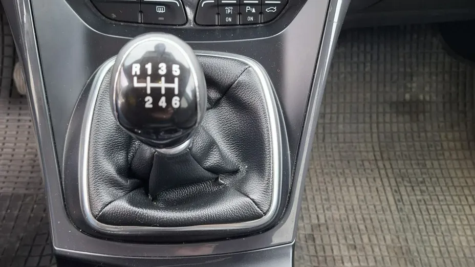 FORD Kuga -