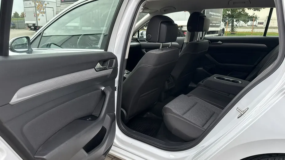 VOLKSWAGEN Passat -