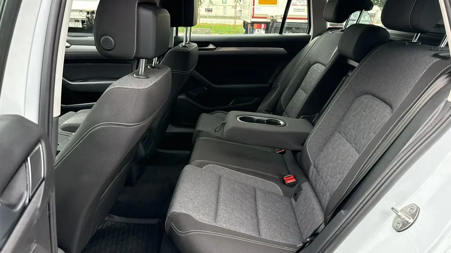 VOLKSWAGEN Passat -