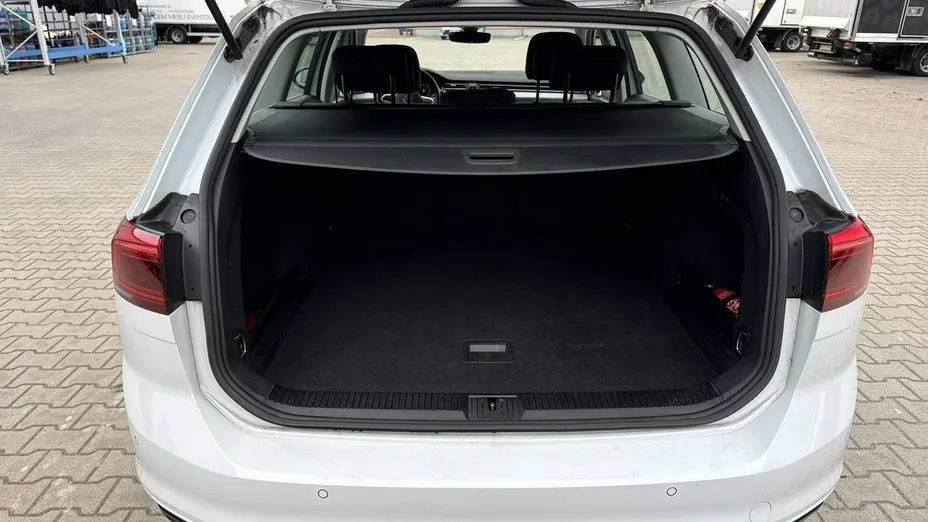 VOLKSWAGEN Passat -