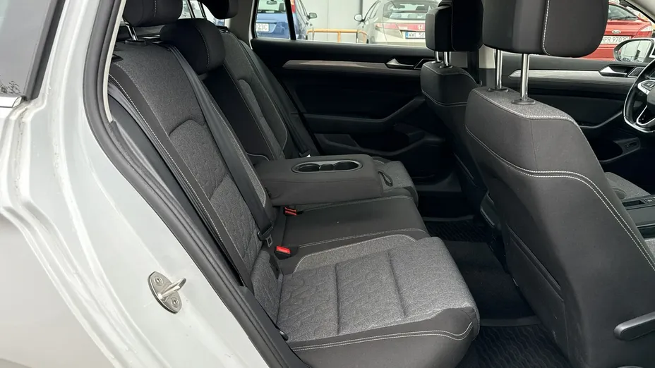 VOLKSWAGEN Passat -