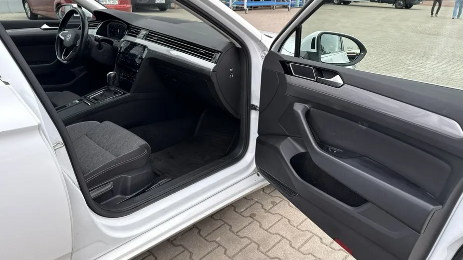 VOLKSWAGEN Passat -