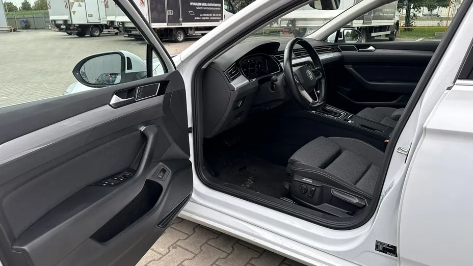 VOLKSWAGEN Passat -