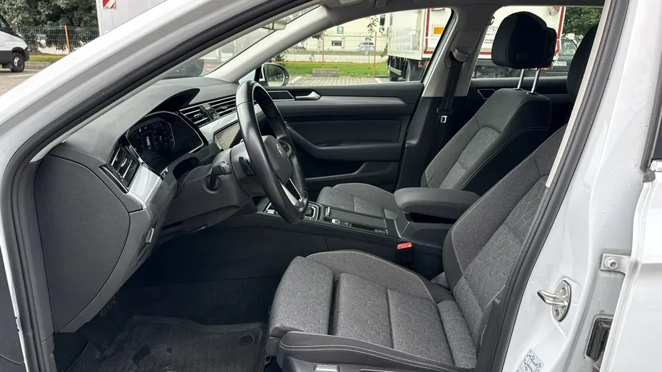 VOLKSWAGEN Passat -