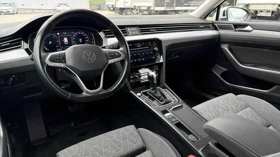 VOLKSWAGEN Passat -