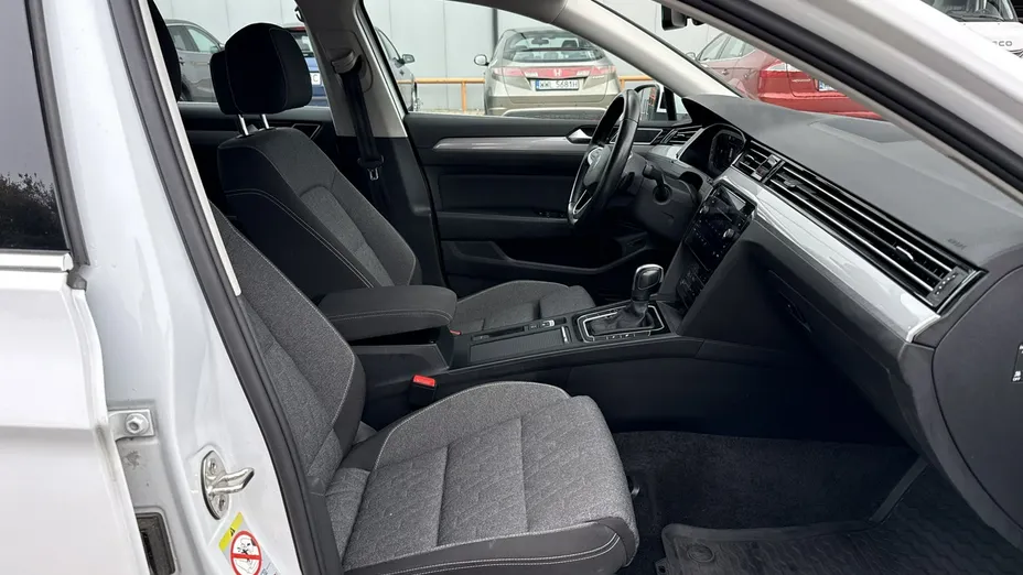 VOLKSWAGEN Passat -