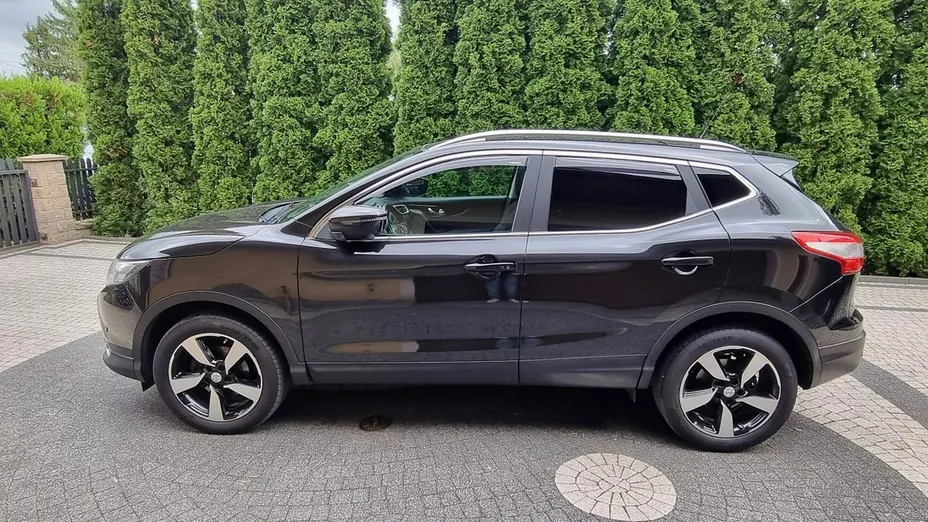 NISSAN Qashqai -
