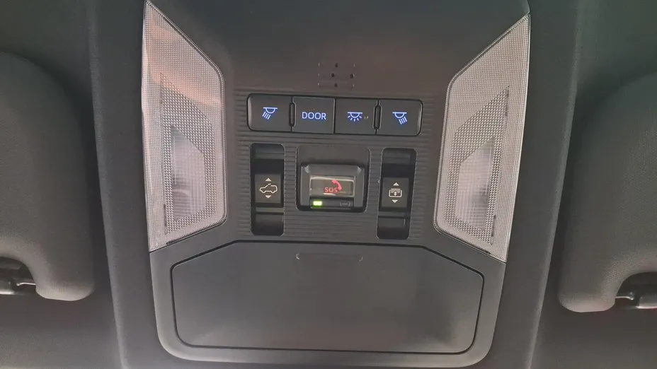 TOYOTA RAV4 -