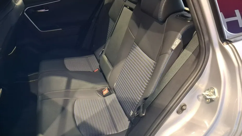 TOYOTA RAV4 -