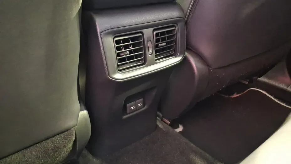 TOYOTA RAV4 -