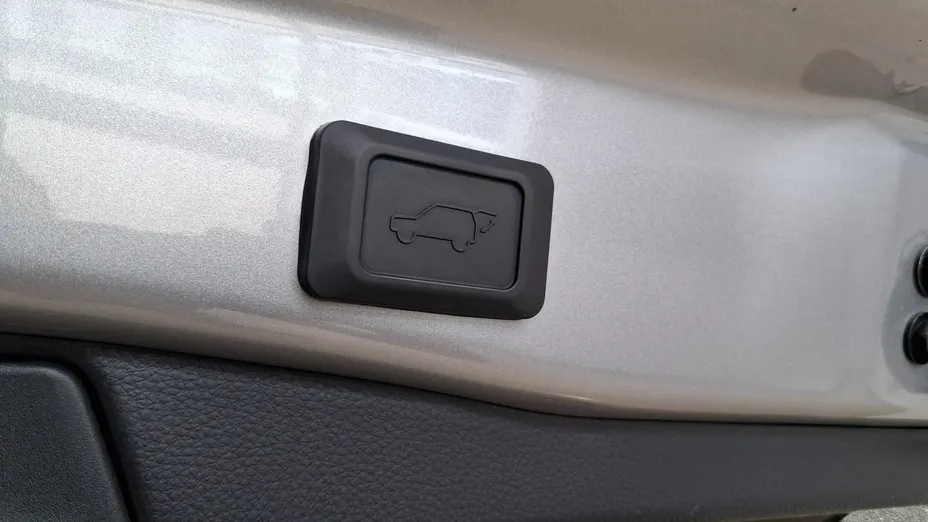 TOYOTA RAV4 -
