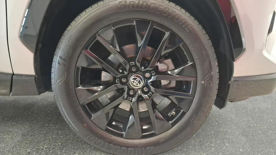 TOYOTA RAV4 -