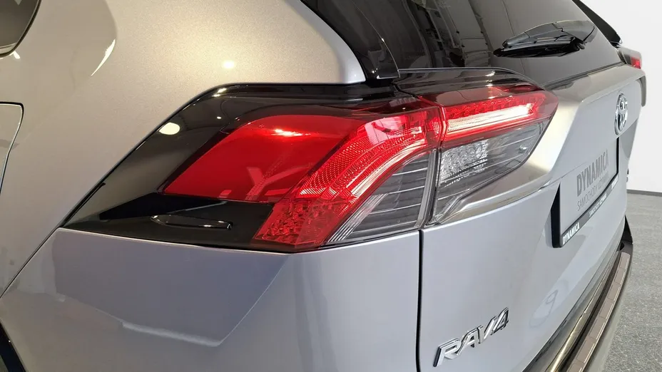 TOYOTA RAV4 -