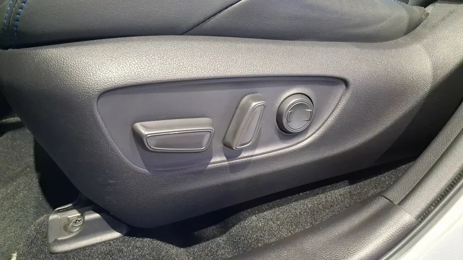 TOYOTA RAV4 -