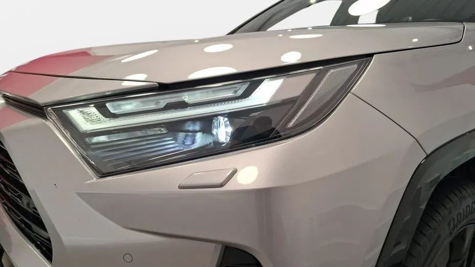 TOYOTA RAV4 -