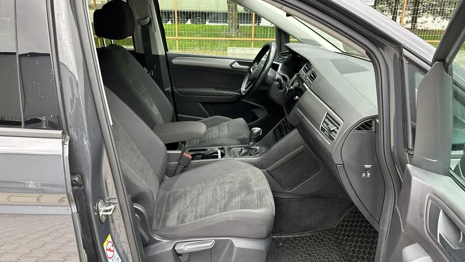 VOLKSWAGEN Touran -