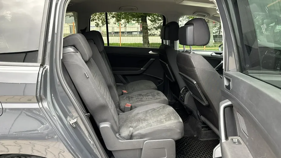 VOLKSWAGEN Touran -