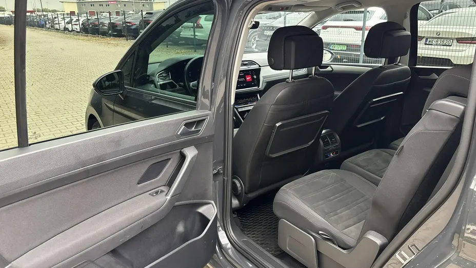 VOLKSWAGEN Touran -