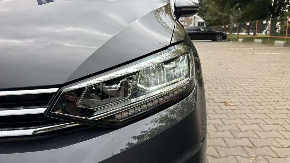 VOLKSWAGEN Touran -
