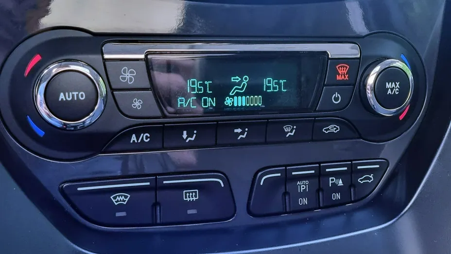 FORD Kuga -