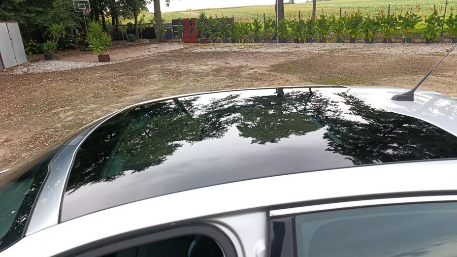 PEUGEOT 208 -