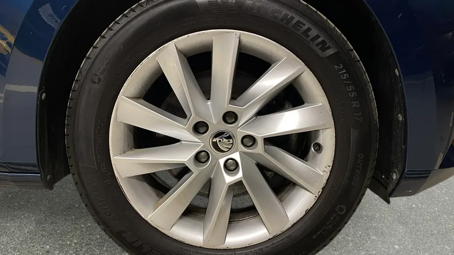 SKODA Superb -
