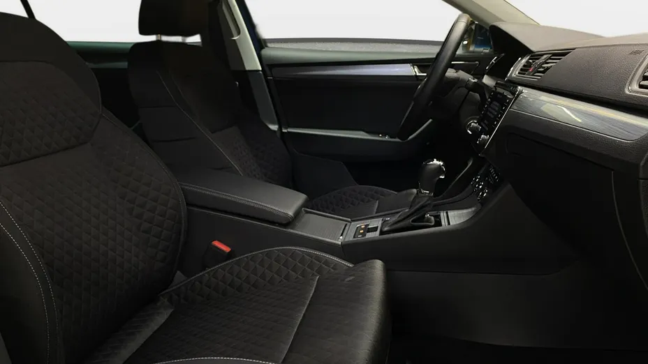 SKODA Superb -