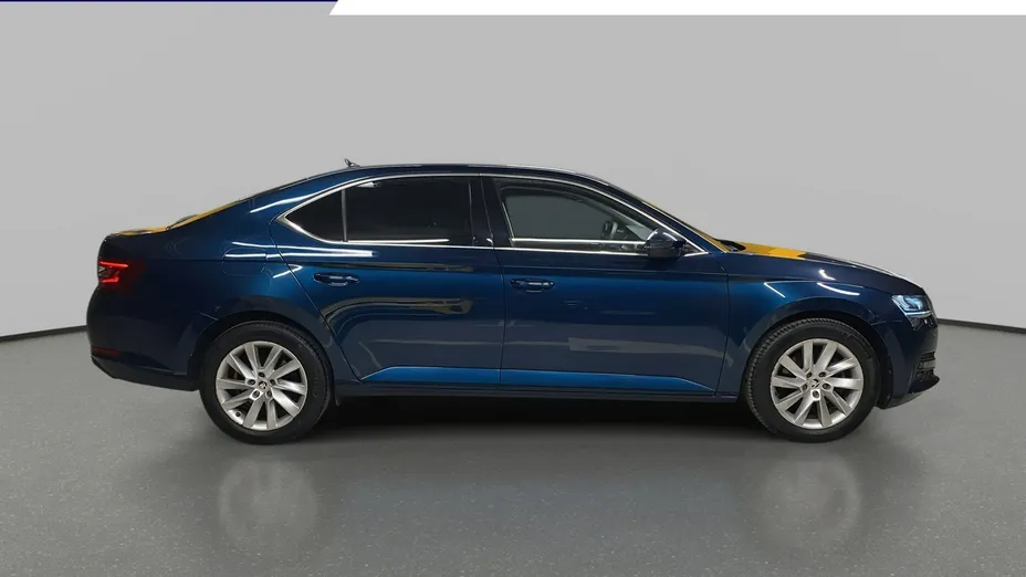 SKODA Superb -