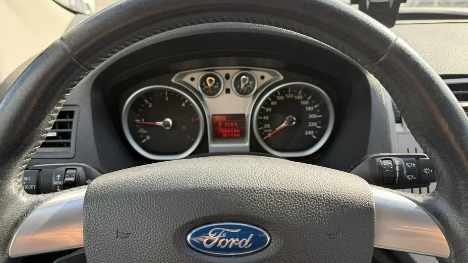 FORD Kuga -