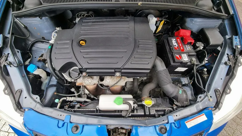 SUZUKI SX4 -