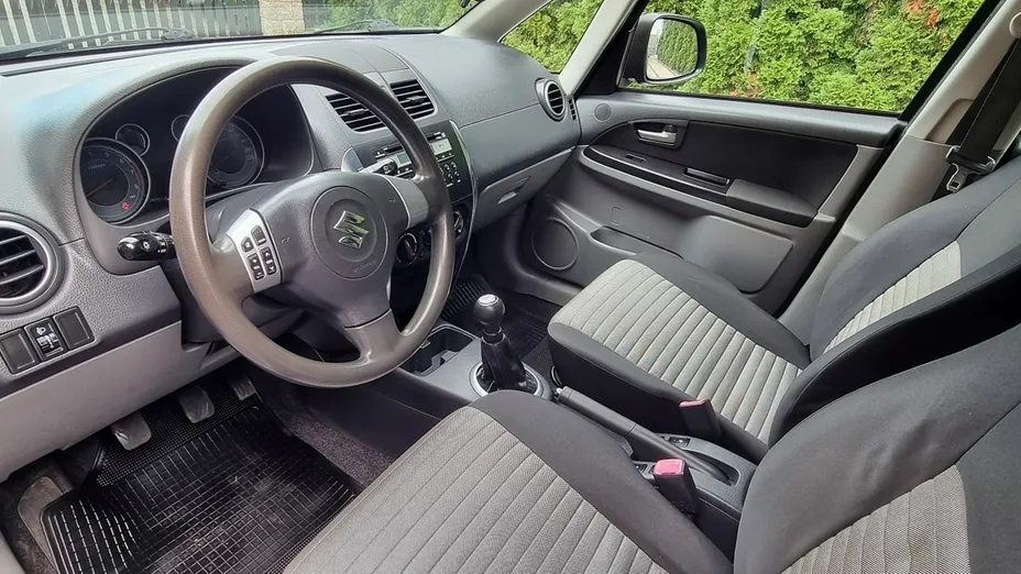 SUZUKI SX4 -