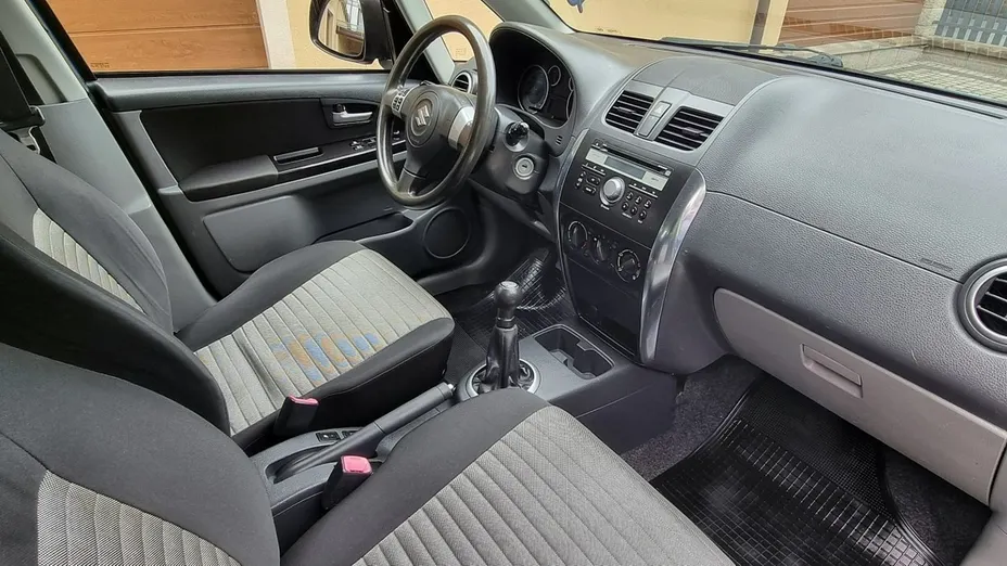SUZUKI SX4 -