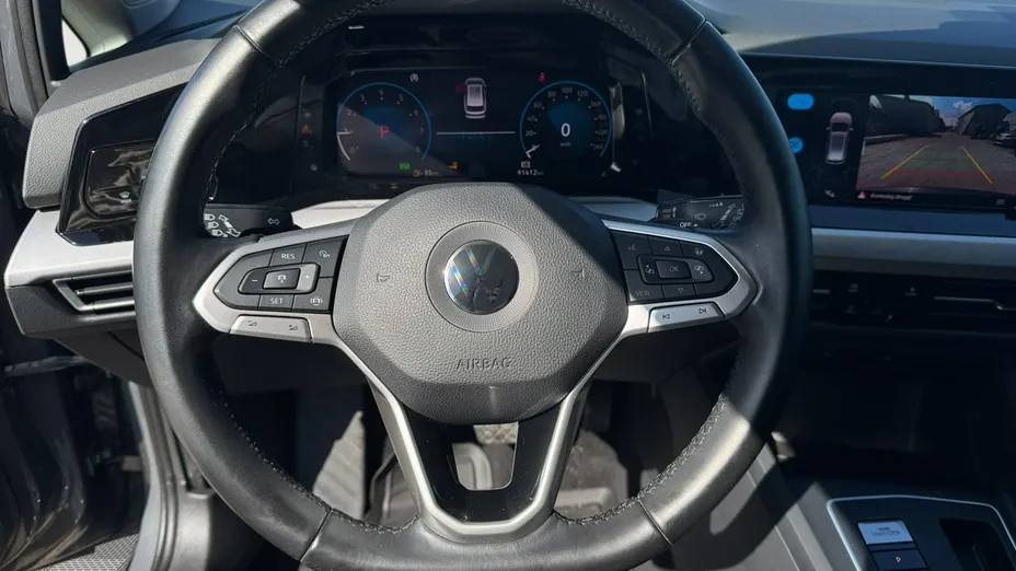 VOLKSWAGEN Golf -