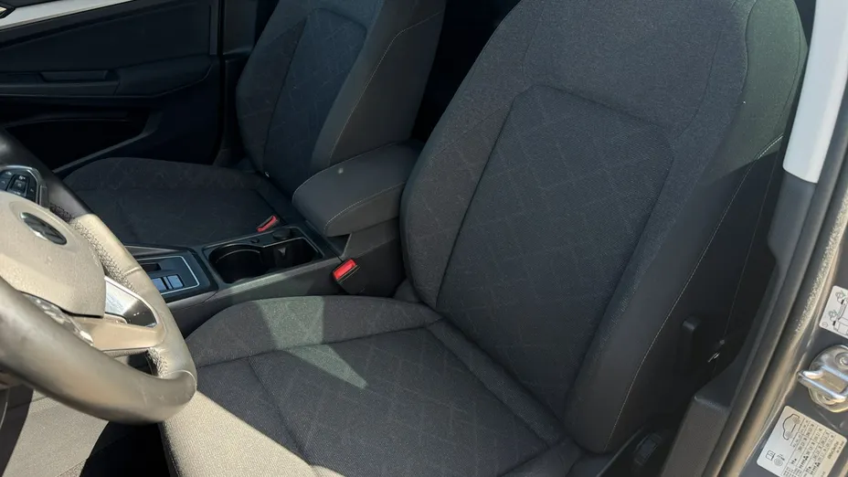 VOLKSWAGEN Golf -