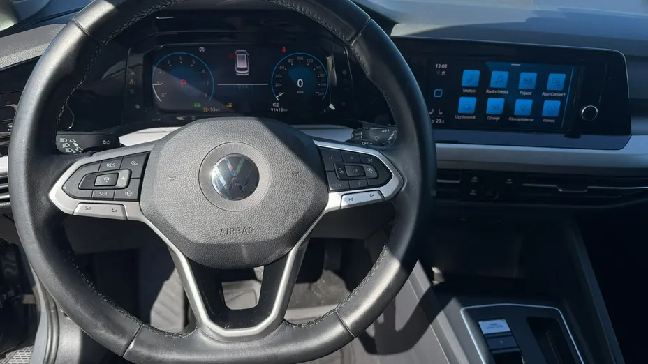 VOLKSWAGEN Golf -
