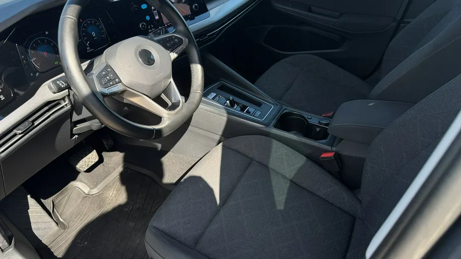 VOLKSWAGEN Golf -