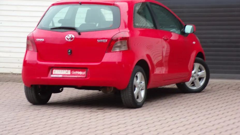 TOYOTA Yaris -