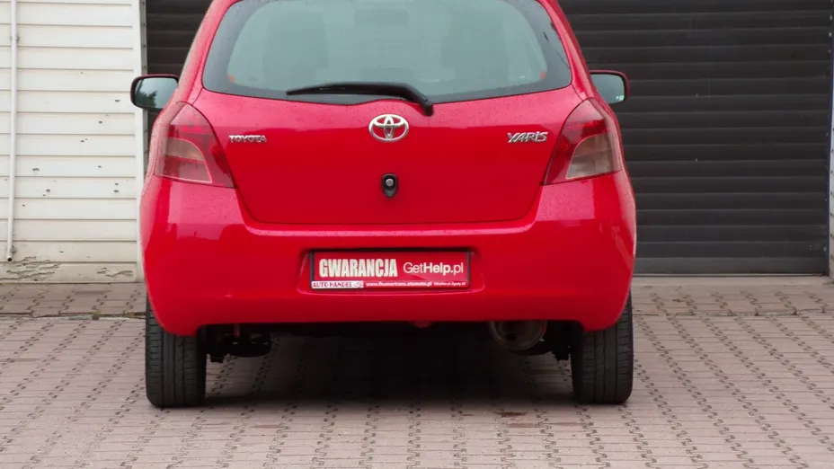 TOYOTA Yaris -