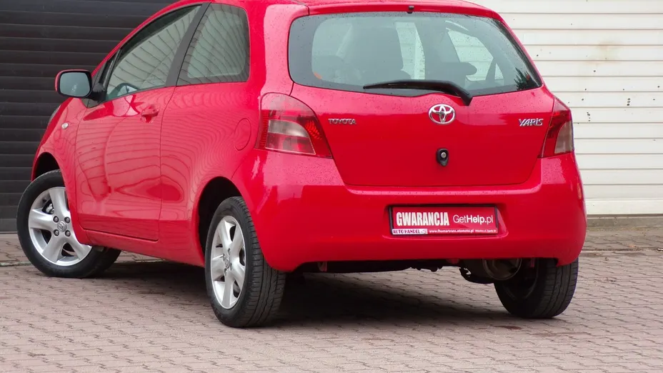 TOYOTA Yaris -