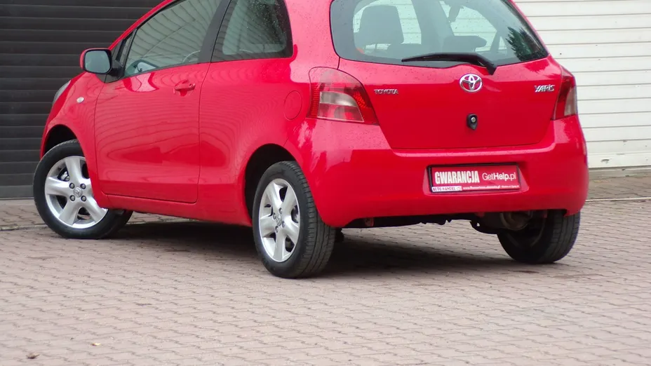 TOYOTA Yaris -